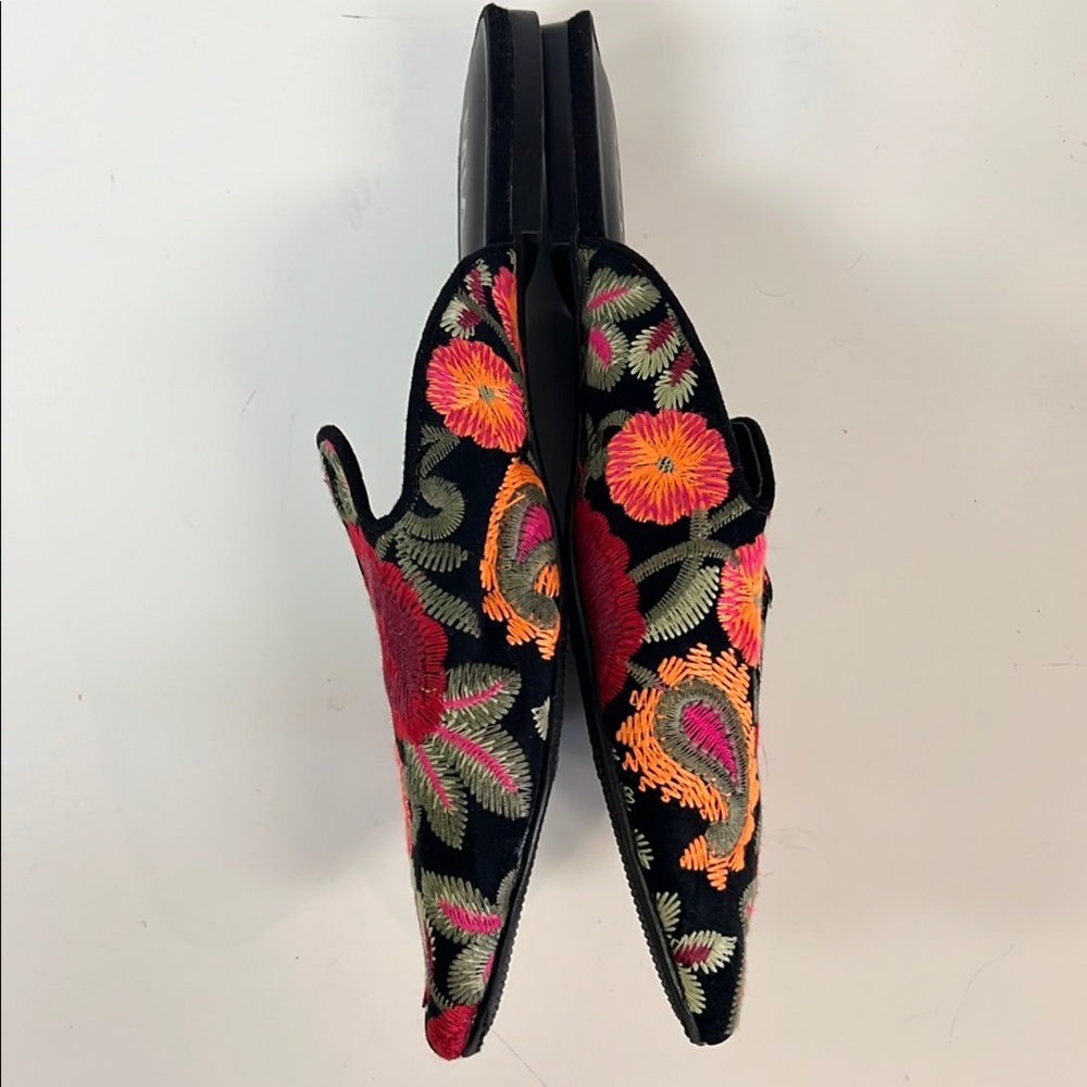 MIA Black and Red Floral Embroidered Mules Shoe Size 9 - Picture 2 of 6